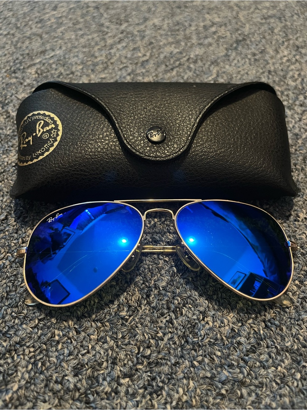 Ray-Ban Aviator Sunglasses with Blue Mirrored Lenses